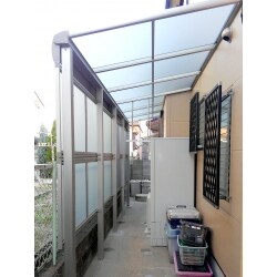 荷物が色々置けるようになりました。
また、雨の日にも洗濯物が干せるようになりました。
