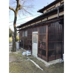 波板をすべて取替え、室内は明るくきれいになりました。