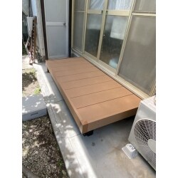 お部屋とのつながりを持たせつつ、外でゆったりできる空間を提案しました