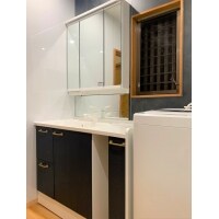 K様邸 ネイビーオークが映えるセラールと無垢のバーチ素材空間