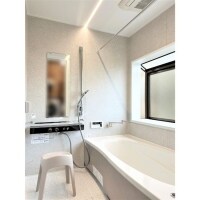 グレージュ×石柄。ほっとしあわせを感じる浴室空間へ