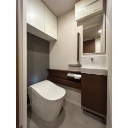 マンションの浴室・洗面室・トイレの改装工事を行いました。
機器だけでなく内装も一新し、こだわりの水まわり空間になりました。