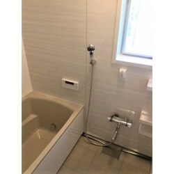 古いタイル張りの浴室からシステムバスに改装しました。
