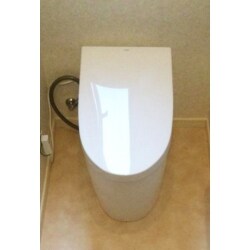 老朽化のため、トイレと洗面台を取替えました