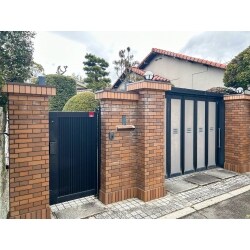 レンガタイルの門柱を復活させました