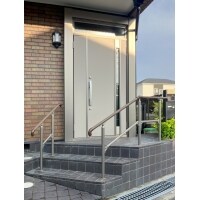 外部手すりの設置で安全なアプローチに