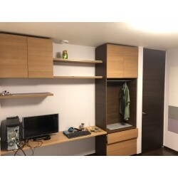 築2年の洋室2部屋それぞれに収納をつくりたいとのご依頼を頂きました。新築時に収納スペースは確保されており、用途に合わせてデザインされたいとの事でした。収納に特化するモダンなイメージのお部屋と、パソコンも置ける書斎風な落ち着いたお部屋。時間をかけて色や形を相談しながら、それぞれのご希望に沿って、一からお客様と一緒につくりあげていきました。住んでみてからこその、想いが沢山つまったオリジナル収納になりました。世界で一つだけのほぼオーダーメイド収納に、大変ご満足いただけました。
