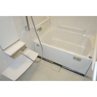 狭くて寒い浴室が・・・暖かく、安全な浴室に様変わり!