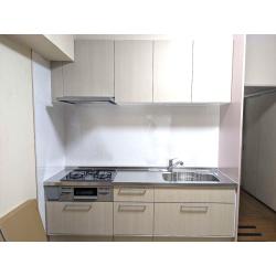 レンジフードも含めキッチンの新替工事を行いました。