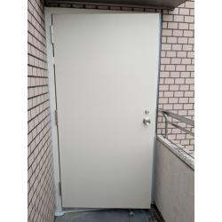 非常扉の新替工事を行いました。