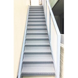 塗装がきれいに仕上がりきれいな階段に生まれ変わりました。