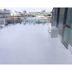 床一面塗装が完了しきれいに生まれ変わりました。防水もできているので漏る心配もありません。