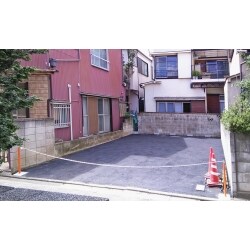 敷地を無駄にすることなく広々とした駐車場になりました。