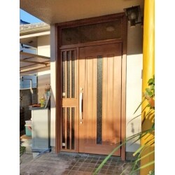 親子ドアを取り付けました。採光も取り入れ雰囲気が良くなりました。