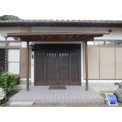 家の顔に相応しい風格あるこだわりの玄関になりました。