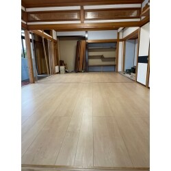 8畳二間続きの和室のお部屋をリフォームしたので
広々としたフローリングのお部屋になりました。