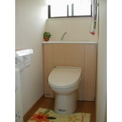 タンクが収納されている
タンクレス式に見えるトイレ
奥行があるトイレにピッタリ

このトイレが初めて発売された時
すぐに提案して喜ばれました