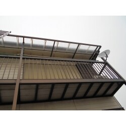 台風で飛んでしまったベランダ屋根の波板を補修しました。