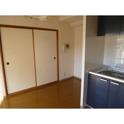 古くなったキッチン、トイレ、ユニットバスを入れ替えました。和室は畳の表替えを行い、室内全体にクリーニングをかけました。