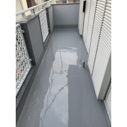 ベランダの床の部分が剥げてしまっていたので防水加工いたしました。