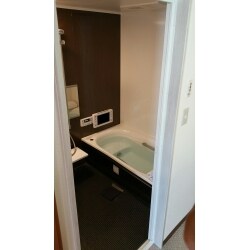 ユニットバス（１坪サイズ、半身浴槽、ポップアップ水栓、テレビ付）