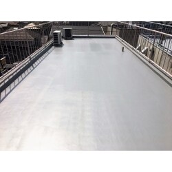 まるで新築時のように・・・きれいにお化粧直しされた屋上です。