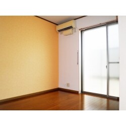 アクセントクロス貼替・床リペア補修・網戸建付け調整・
収納内ハンガーパイプ取付・天井物干し金具取付など現状回復工事です。