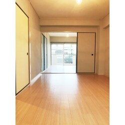 通常の原状回復だけでなく、今回は床材の下地まで新規交換済みです。