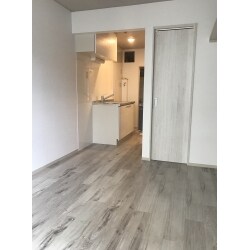 ナチュラルテイストのオシャレなお部屋にリノベーション。
バストイレもしっかり分けました。室内給湯器は外へ移動し、よりオシャレで
快適な空間に生まれ変わりました。