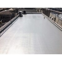 まるで新築時のように・・・きれいにお化粧直しされた屋上です。