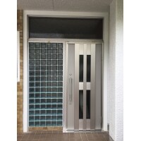 玄関ドア交換で採光・採風できる玄関に!(神戸市灘区・Y様邸)