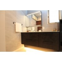 自然素材「白洲漆喰」の塗り壁で魅せる洗面室