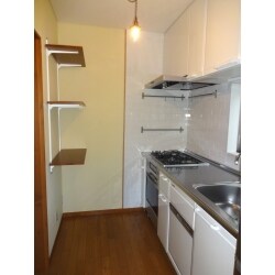 中古戸建物件を購入し住みながらリフォームをお考えになられているため、実際に必要な物を確実に形にすることをご希望とされていました。キッチンやタイルなどはすでにお客様がセレクトされていた段階からのスタートとなりました。