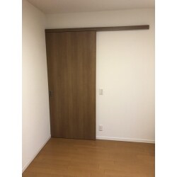 洋室の開き戸をアウトセット引戸に