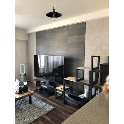 ブルックリンスタイルのお住まいに、よりクールでアクセントになるエコカラットを貼りました。
