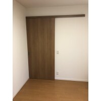 洋室の開き戸をアウトセット引戸に