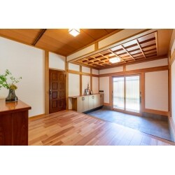 古きを取り入れ現代風に生まれかわった二世帯住宅