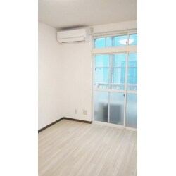 明るい色味のフロア素材でお部屋全体をトーンアップ