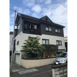 １階と２階でサイデイングの種類と色変えを行いました。