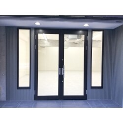 スケルトン状態の店舗物件を事務所に改装しました。