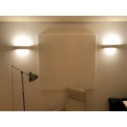 ボードとピクチャーレールを設置し、絵画を複数飾れる素敵なギャラリー部屋になりました。