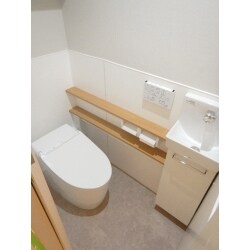 トイレ全面改修、洗面所やウォークインクローゼットの可動式棚など、気になる個所をリフォームして、収納やお掃除がラクになりました。