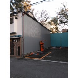 カラートタンにて仕上げました。