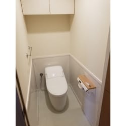 ロータンク便器へ入替スッキリとしたトイレになりました。
