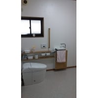 車イスで楽々移動スペース確保!広々トイレへ
