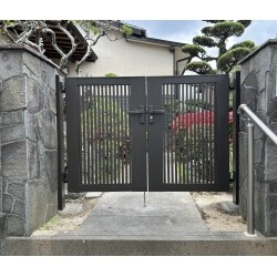 玄関門扉を取り替えました