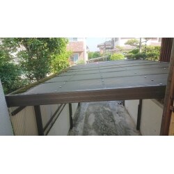 カーポートの屋根の波板を張り替えました。