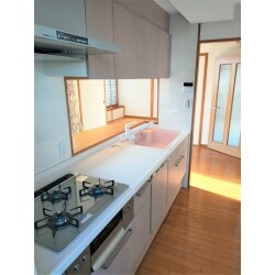 中古マンションを購入されたお客様より水廻りのリフォームを承りました。
まだ小さいお子さまの子育て真っ只中で、今後の暮らし方を合わせてご提案させていただきました。
