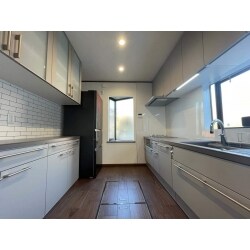 LDKを中心とした住宅改修を行いました。
息子さん家族も近くに住まわれており、家族や親類が集まりたくなる素敵なリフォームとなりました。