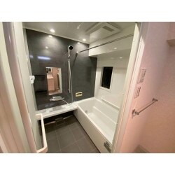 浴室と洗面のお取替えをさせていただきましたが、お取替えだけでなく、浴室のサイズアップや洗面の取付位置の変更も行いました。　　　　　　　　　今後の生活スタイルや使い方に合わせてご提案させていただきます。